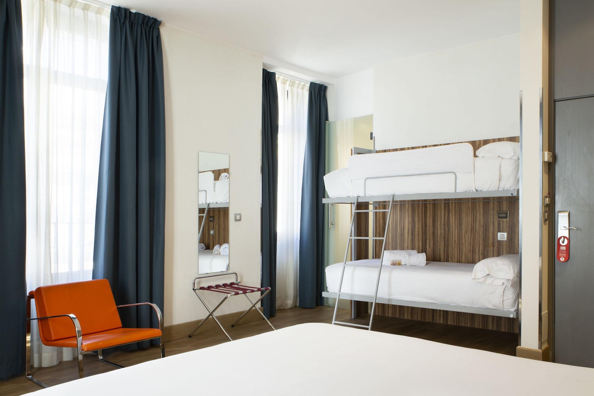 Petit Palace Plaza Del Carmen Madrid Exterior photo
